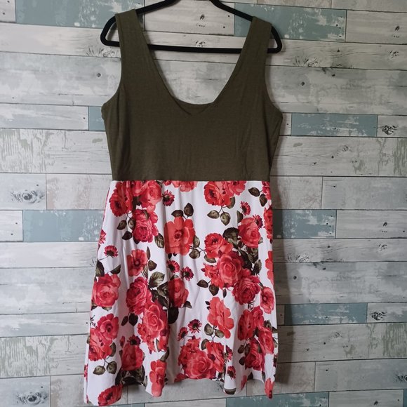 XL Green & Red Flower Dress Handmade by Mam'Zelle & Petit Homme - Picture 2 of 4